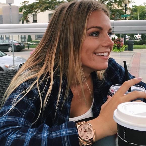 Meet your Posher, Juliana - Picture 1 of 1